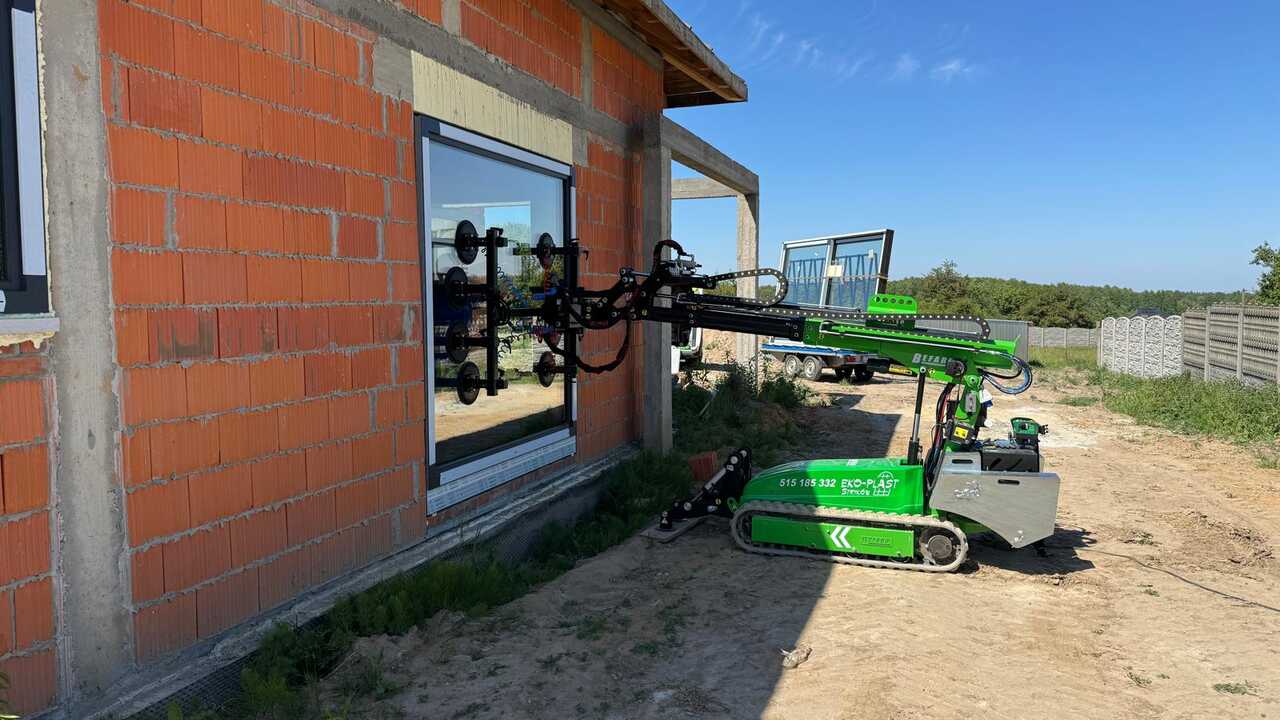 Gąsienicowy robot montażowy do szkła BEFARD XGR800