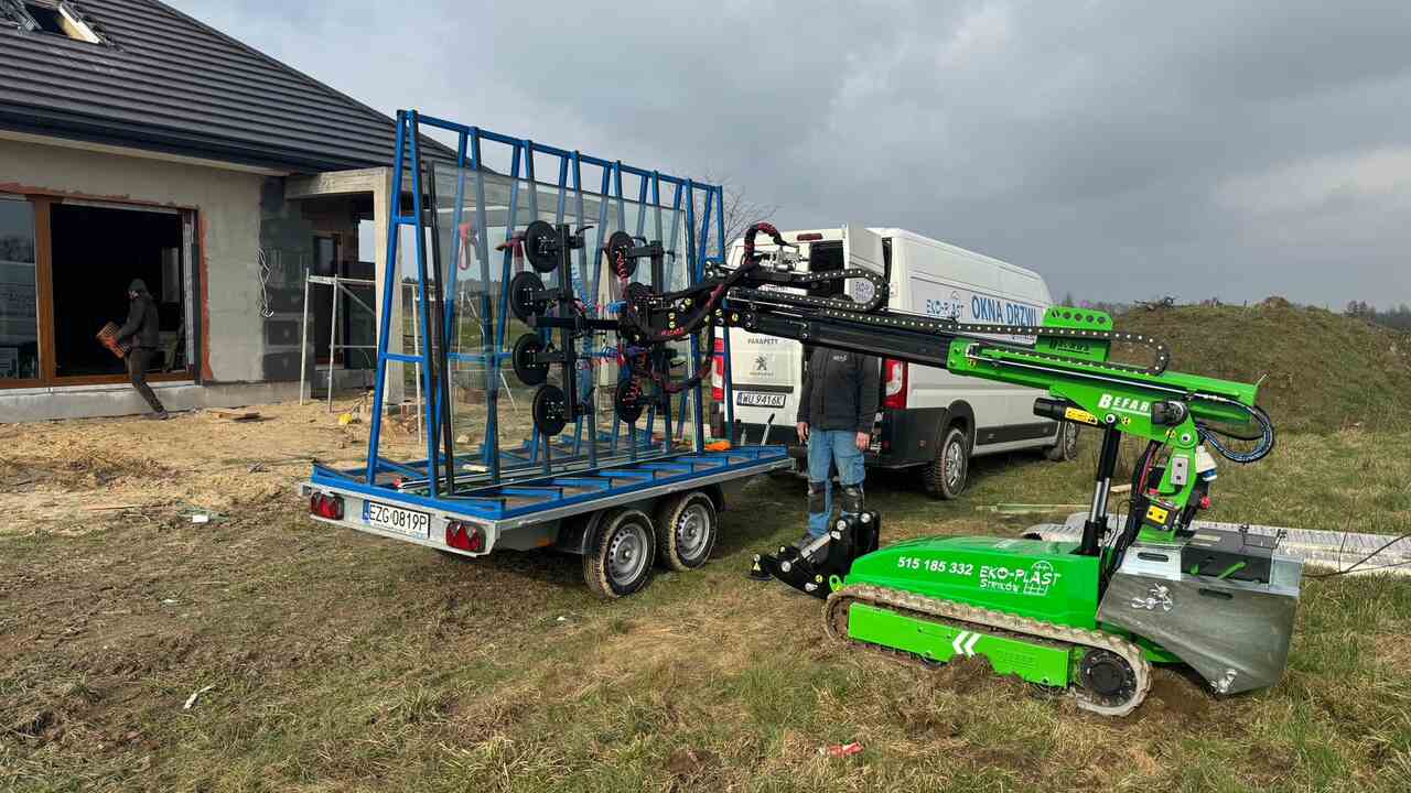 manipulator do montażu szkła na gąsienicach XGR