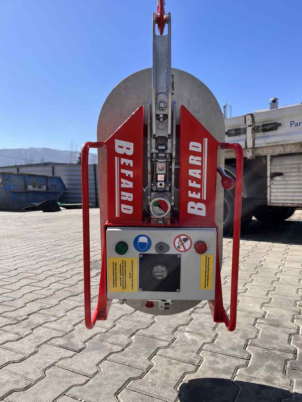 Próżniowy chwytak do szkła i płyt warstwowych BEFARD XPR500