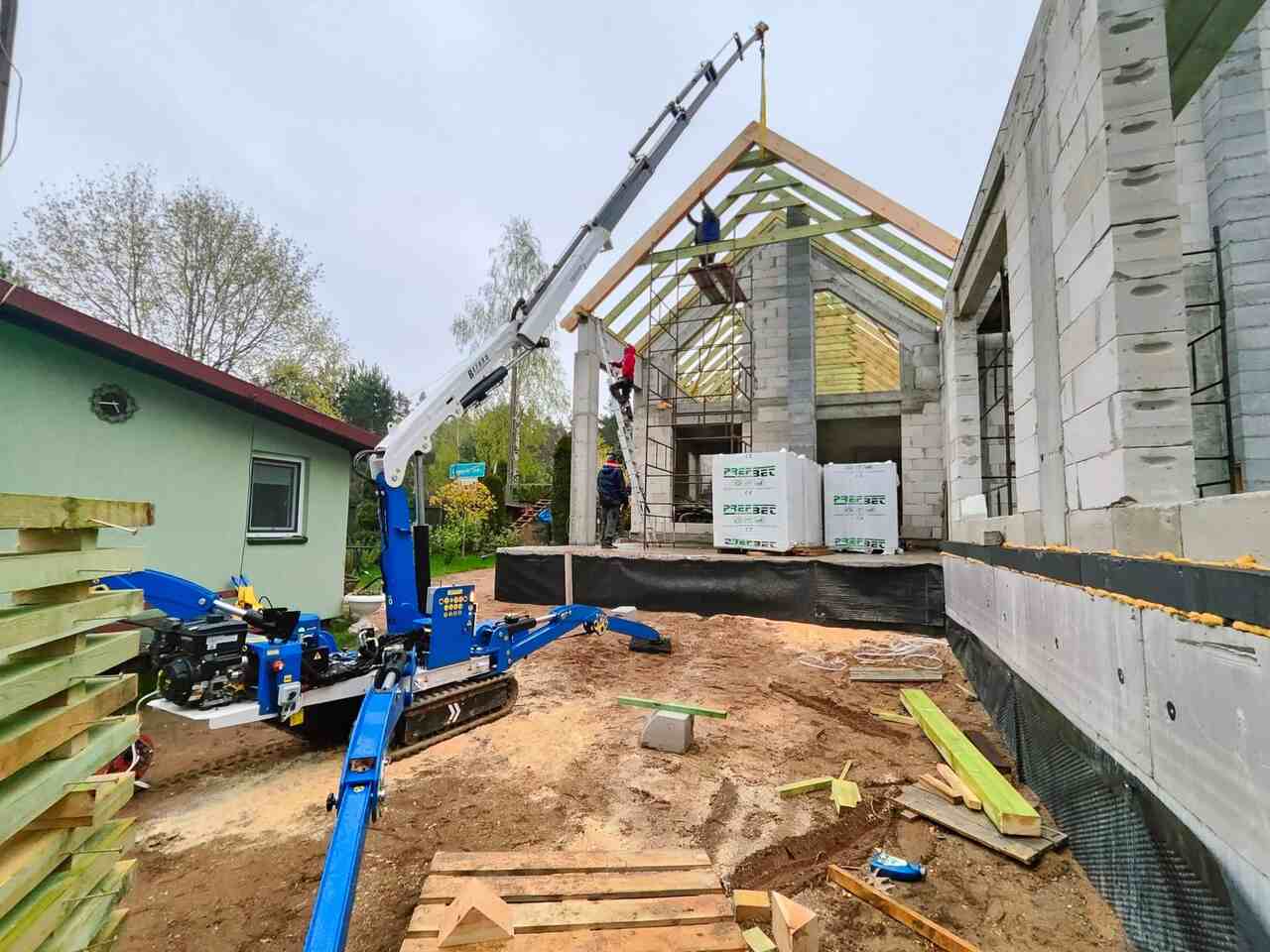 Mini żuraw TB5000 do konstrukcji drewnianych