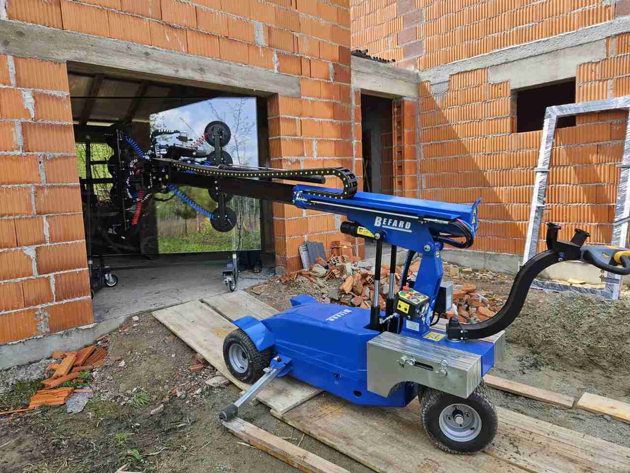 Kołowy manipulator próżniowy BEFARD XC